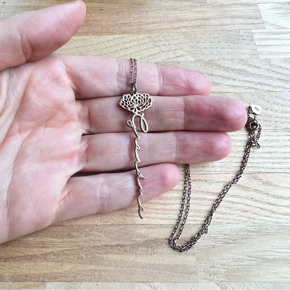 Sterling silver vertical grandma script pendant necklace
